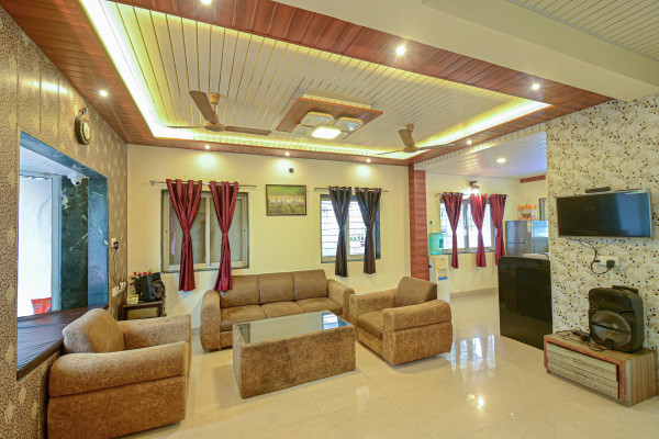 Comfy stay Beautiful villa with pool Lonavala